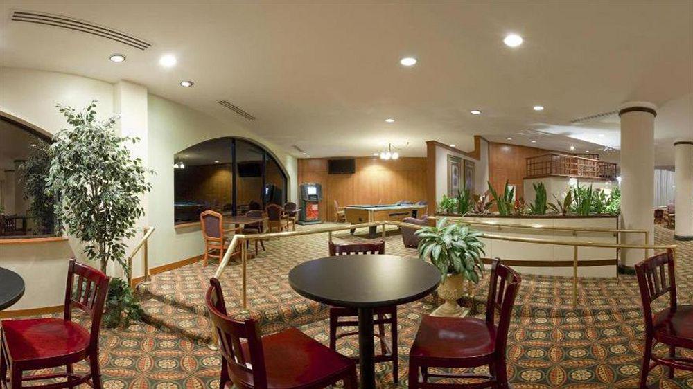 Holiday Inn Charlotte University, An Ihg Hotel Екстериор снимка