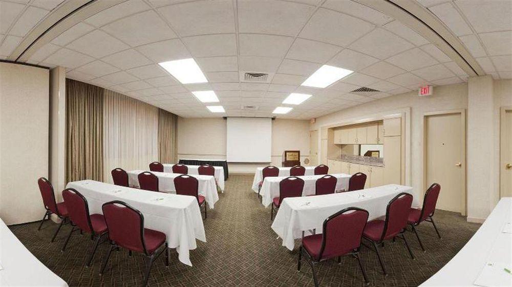 Holiday Inn Charlotte University By Ihg Екстериор снимка