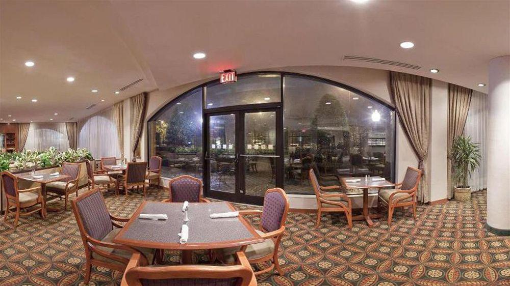 Holiday Inn Charlotte University By Ihg Екстериор снимка