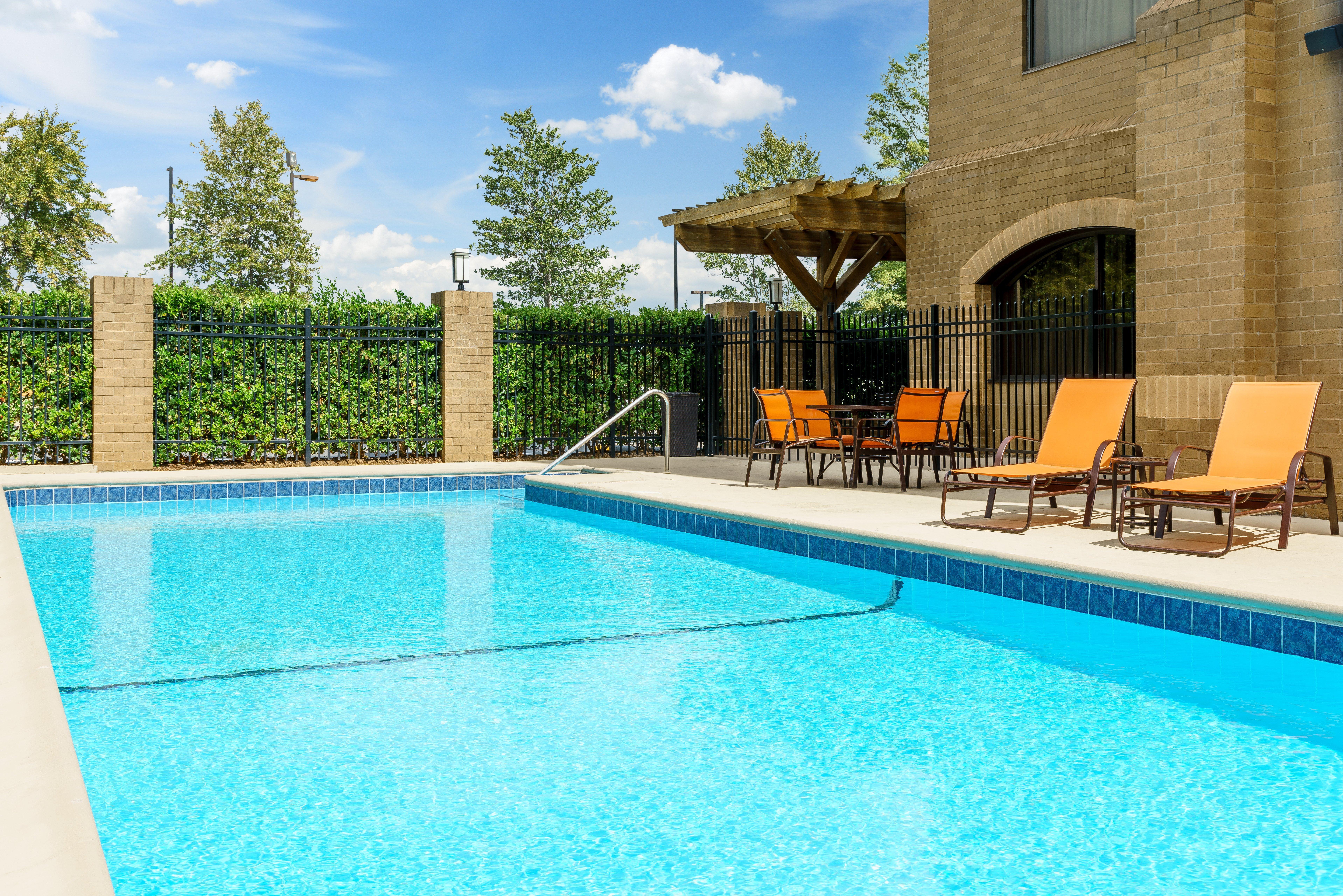 Holiday Inn Charlotte University By Ihg Екстериор снимка