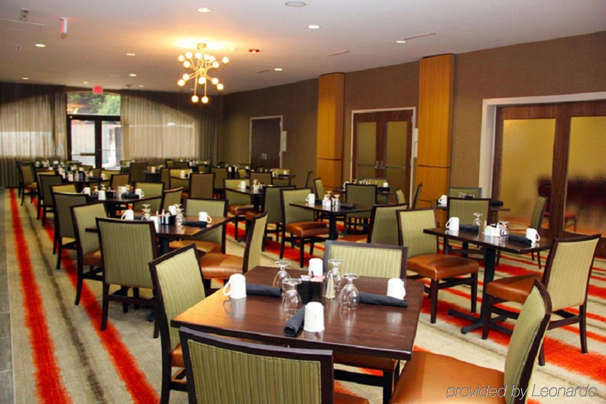 Holiday Inn Charlotte University By Ihg Екстериор снимка