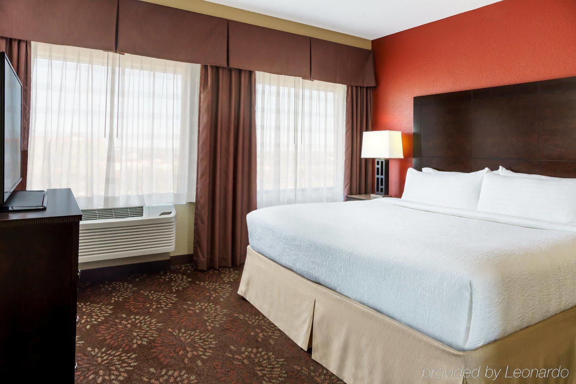 Holiday Inn Charlotte University By Ihg Екстериор снимка