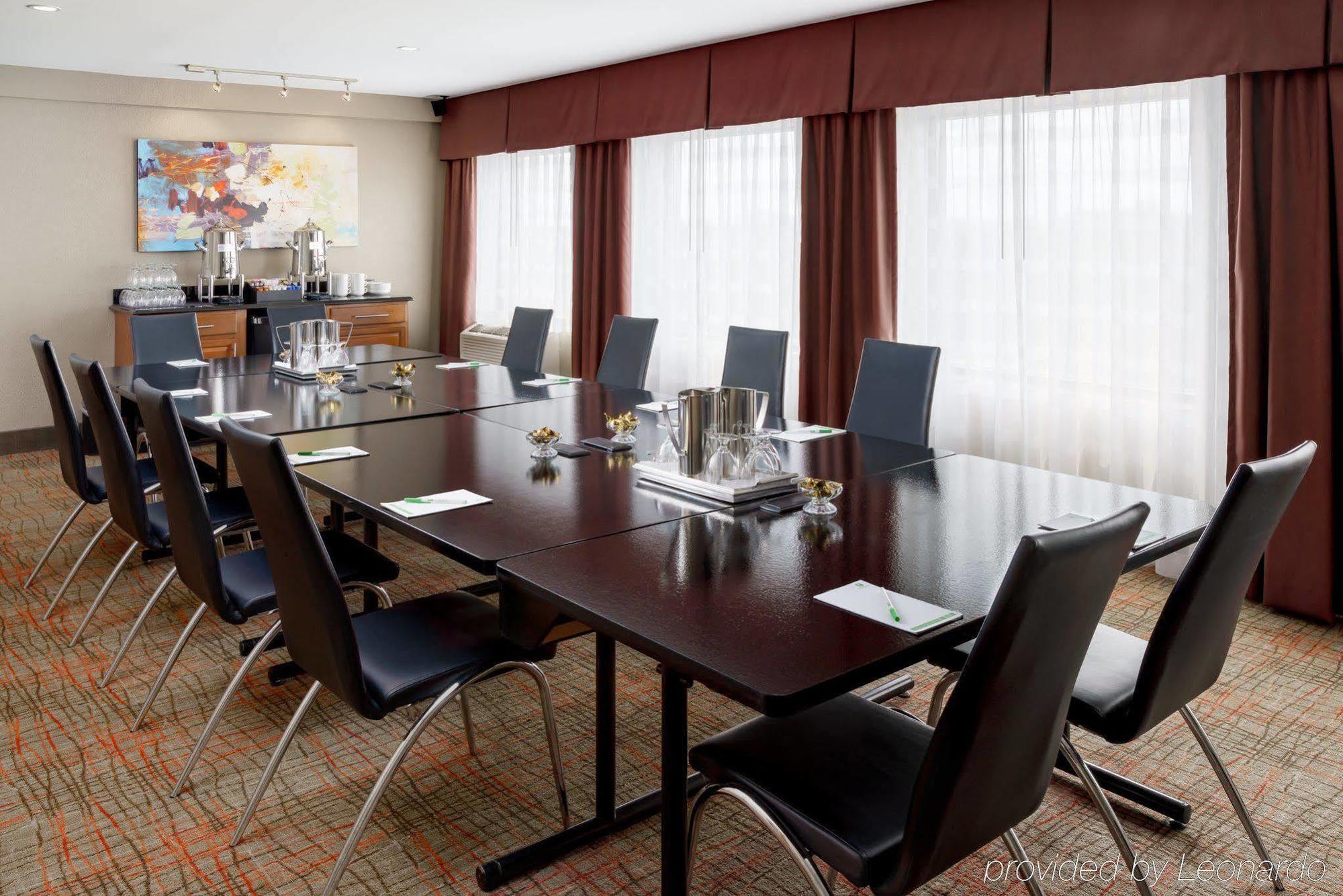 Holiday Inn Charlotte University By Ihg Екстериор снимка