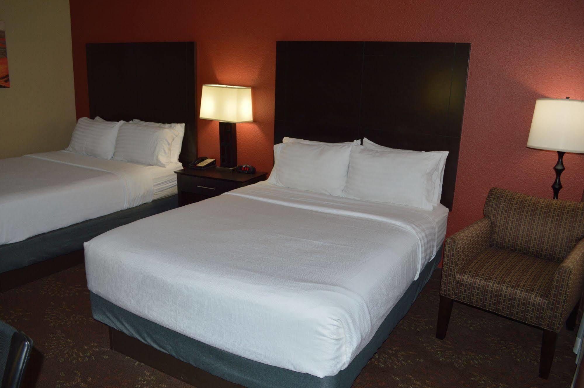 Holiday Inn Charlotte University By Ihg Екстериор снимка