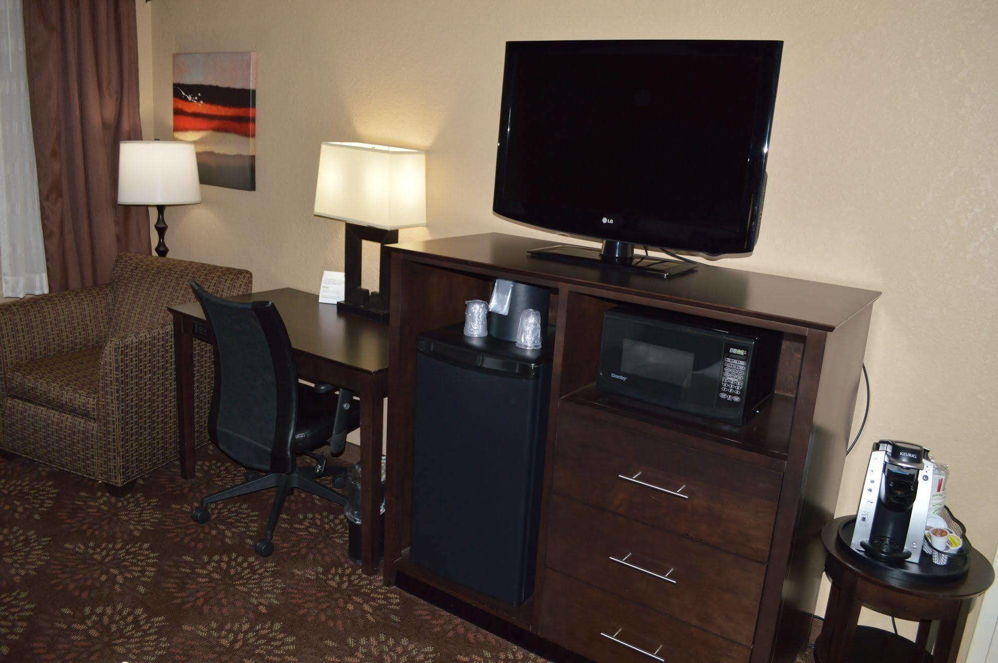 Holiday Inn Charlotte University By Ihg Екстериор снимка