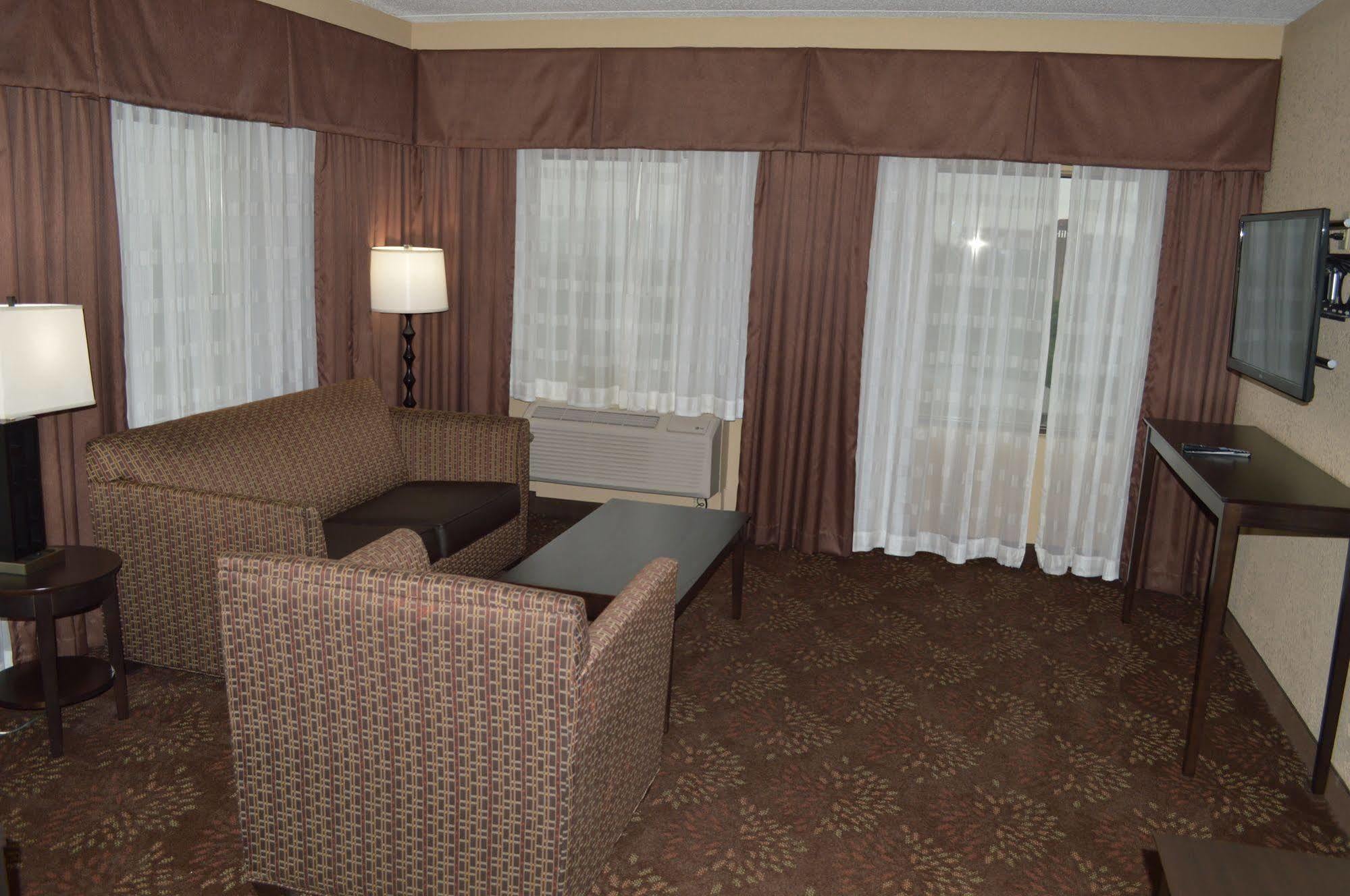 Holiday Inn Charlotte University By Ihg Екстериор снимка