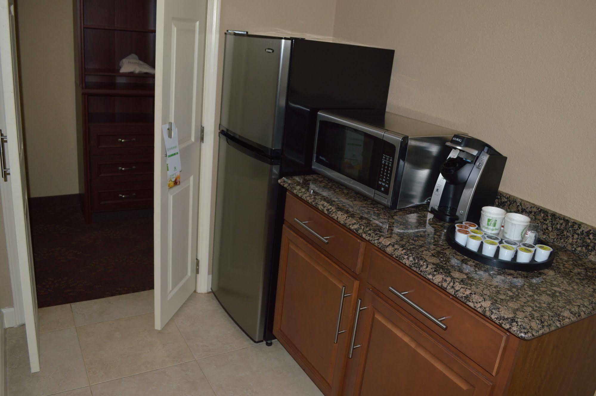 Holiday Inn Charlotte University By Ihg Екстериор снимка