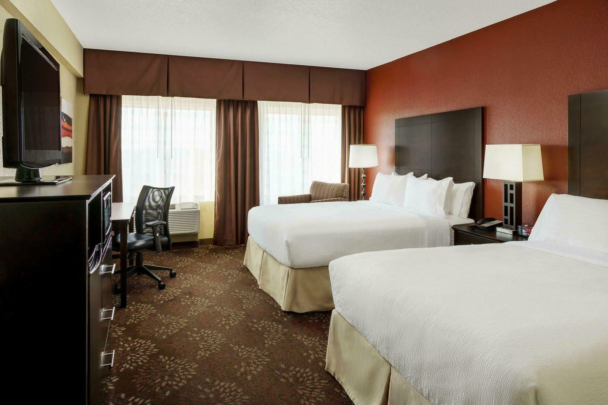 Holiday Inn Charlotte University By Ihg Екстериор снимка